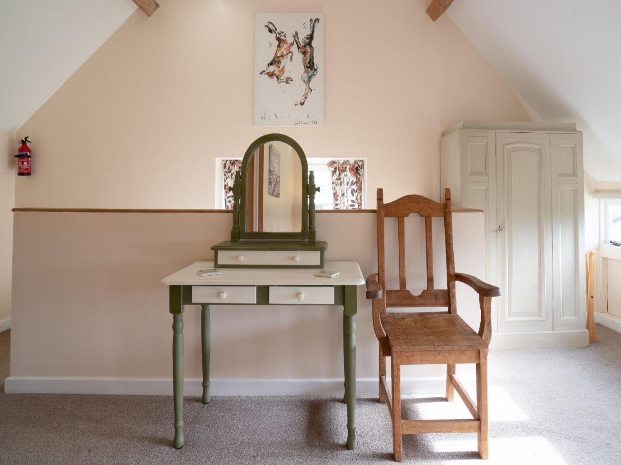 Pass The Keys Hare Cottage Wonderful Views And Parking Moreton-in-Marsh Exterior photo
