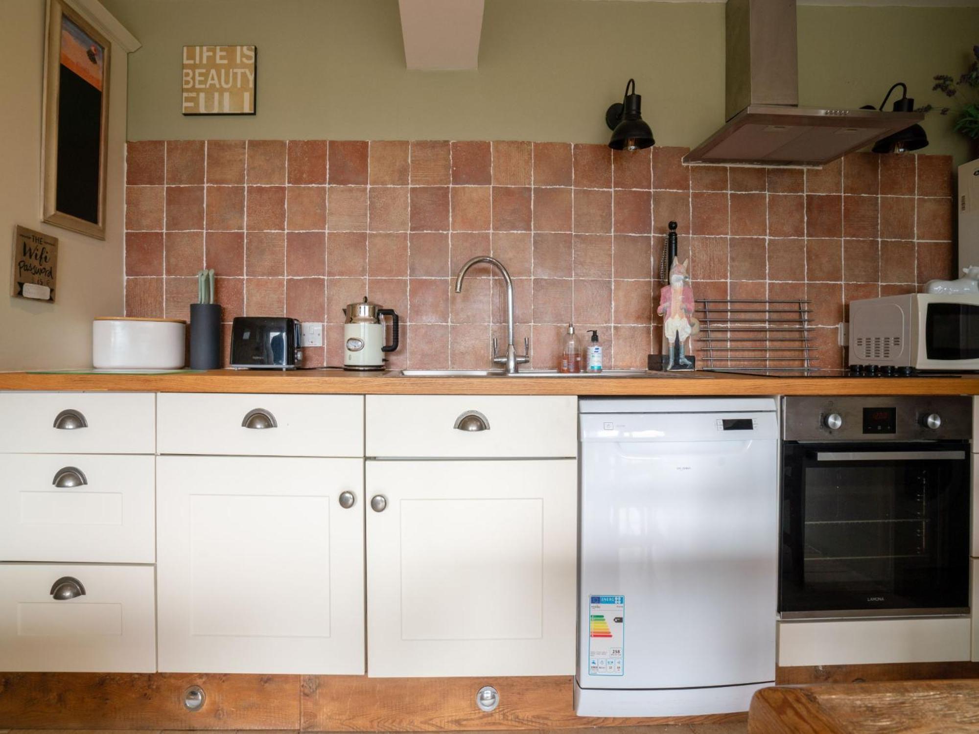 Pass The Keys Hare Cottage Wonderful Views And Parking Moreton-in-Marsh Exterior photo
