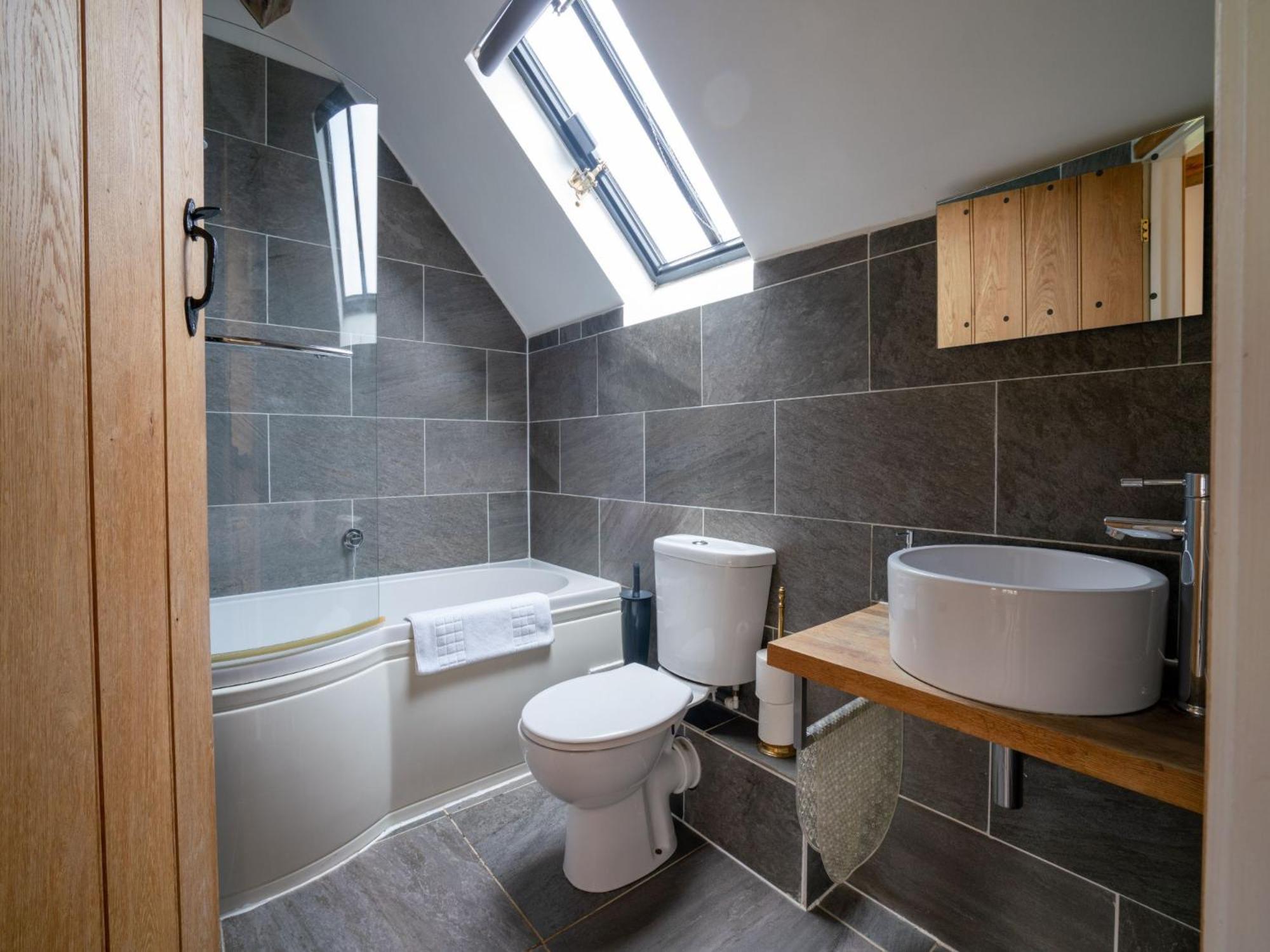 Pass The Keys Hare Cottage Wonderful Views And Parking Moreton-in-Marsh Exterior photo