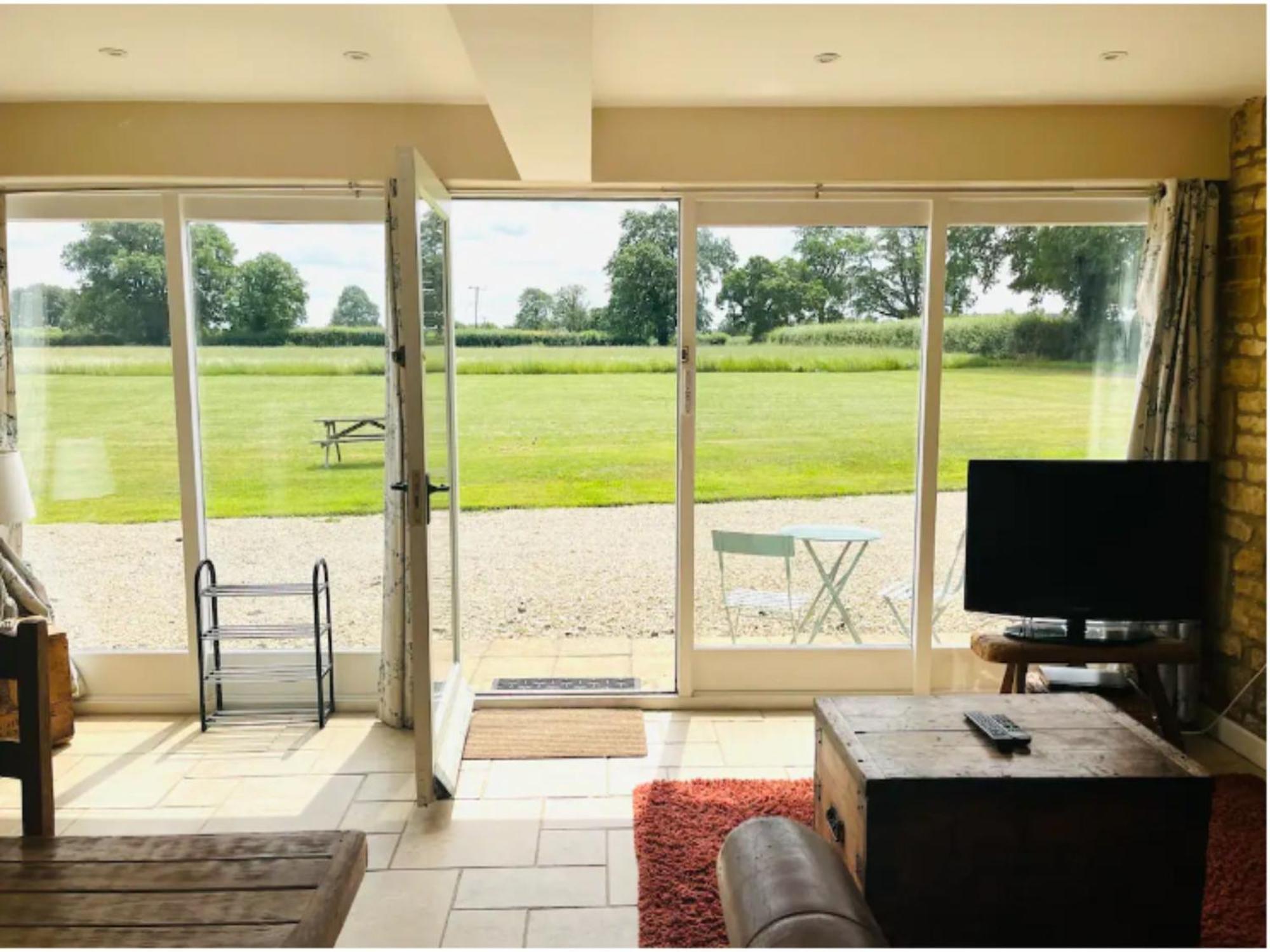 Pass The Keys Hare Cottage Wonderful Views And Parking Moreton-in-Marsh Exterior photo