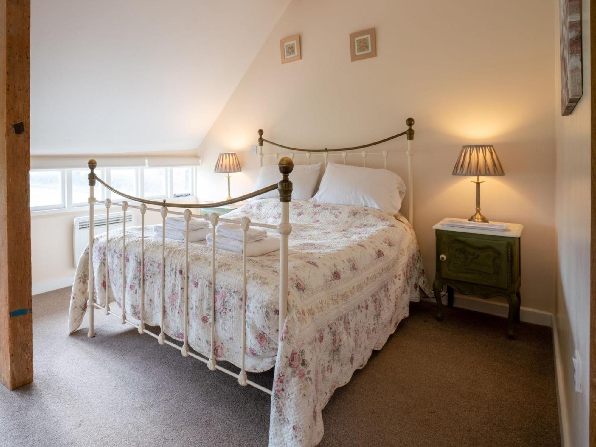 Pass The Keys Hare Cottage Wonderful Views And Parking Moreton-in-Marsh Exterior photo